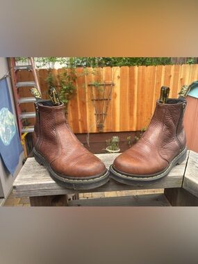 Dr. Martens  AirWair w/Soles bouncing Woman  Brown Leather Chelsea ankle boots!